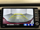 ★バックモニター搭載★ バック時目視しにくいクルマの周囲をカメラで映し出し、安全・安心駐車をサポート♪バックの苦手な方も後ろがハッキリ見えるので安心です☆