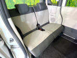 後部座席も気になるようなキズ・汚れやへたり等、大きなダメージはなく、良好な状態です。
