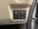 Hondaセンシング用の、VSA(ABS+TCS+横滑り抑制)解除と路外逸脱抑制機能のオンオフスイッチなどはハンドルの右側に装備しています。