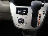 親しみやすいシフトです。 坂道や信号の多い日本では操作が簡単でいいです。 シフトチェンジしやすい所に配置されているので操作し易いですよ。