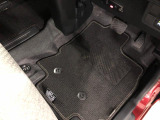 嬉しい純正フロアマット付き♪ 状態も良好です(^^♪