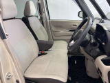 ゆったりと座れる運転席シートですのでストレスなく運転が出来ますよ!