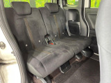後部座席も気になるようなキズ・汚れやへたり等、大きなダメージはなく、良好な状態です。