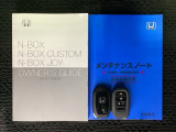 スマートキーは鍵をバッグに入れたままでもドアロックの開閉やエンジンのON・OFFができます。夜間や雨の日も鍵を探さなくて良いので便利です。