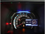 とっても見やすいメーターです。夜間時はラグジュアリーな気分にさせてくれる照明が魅力ですので、夜のドライブも楽しみになりますよ♪