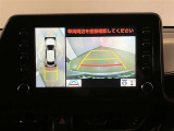 【パノラミックビュー&バックビュー】駐車時の安全確認をする為に車両上方からの映像と後方カメラからのを同時に表示しバックガイドも付いているのでバックの苦手な方でも安心して運転出来ますよ。