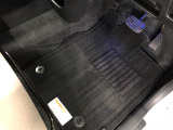 嬉しい純正フロアマット付き♪ 状態も良好です(^^♪