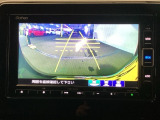 バックモニター付きで、車庫入れやバック時の後方確認をサポート。