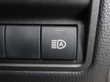 オートマチックハイビームとは、先行車や対向車のライトを認識し、ハイビームとロービームを自動で切り替える機能です。夜道の視界を確保します。詳細は販売店スタッフまでおたずねください。