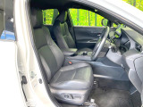 運転席まわりには十分なスペースがあり、大柄な方でもゆったり運転していただける環境です。