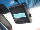 ◆ドライブレコーダー◆映像・音声などを記録する自動車用の装置です。 もしもの事故の際の記録はもちろん、旅行の際の思い出としてドライブの映像を楽しむことができます。