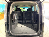 普段のお買い物や通勤、送迎等に十分な荷室スペースを確保しております。セカンドシートを倒すと、大きな荷物の積載も可能です♪