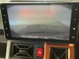 【バックカメラ】運転が苦手な方も車庫入れラクラクです!ギアをリバースに入れれば自動的に切り換わりますので、面倒な操作は不要です♪狭い駐車場もお車を傷つけず安心ですね!