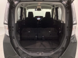 リアシートを倒すと、ラゲッジスペースを広くお使いいただけます!