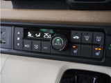 ◆オートエアコン装備◆ お好みの温度を設定をするだけで、後は、自動で風量を調節してくれます!快適にドライブが楽しめます。