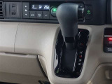 ストレート式のシフトレバーを採用しております♪シンプルなので、誰でも使いやすいですネ☆