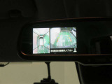 パノラミックビューモニター搭載。カメラで車両周囲の状況を映し出すため、狭い場所での駐車などに役立ちます。