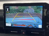 【バックカメラ】駐車時に後方がリアルタイム映像で確認できます。大型商業施設や立体駐車場での駐車時や、夜間のバック時に大活躍!運転スキルに関わらず、今や必須となった装備のひとつです!