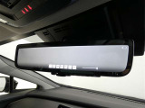 デジタルインナーミラー付き。後方視野角が広く、後席に同乗者がいても後方を確認しやすく安心です。