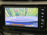 【バックカメラ】駐車時に後方がリアルタイム映像で確認できます。大型商業施設や立体駐車場での駐車時や、夜間のバック時に大活躍!運転スキルに関わらず、今や必須となった装備のひとつです!