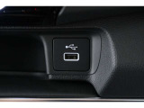 スマートフォンなどの音楽再生が可能なUSB接続ジャック装備車両です♪♪♪