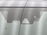 【プリクラッシュセーフティ】前方の車両等を検知し、衝突しそうな時は警報で注意を促し、ブレーキを踏む力をサポート。ブレーキを踏めなかった場合は衝突被害軽減ブレーキが作動、衝突回避をサポートします。