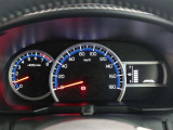 とっても見やすいメーターです。夜間時はラグジュアリーな気分にさせてくれる照明が魅力ですので、夜のドライブも楽しみになりますよ♪