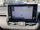 純正ナビを装備。タッチパネル式で使いやすく、お出かけもラクラクです。