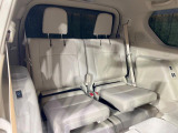 3列目シートはもちろん状態良好☆大人でもゆったりと座って頂けますので、大人数でのお出かけもラクラクです♪ご家族で、気の知れた仲間で、ドライブに行くのが楽しみですね♪