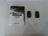スマートキーは、2個あります。ドアロックもエンジンの始動もキーを取り出す必要は、ありません