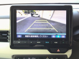 【バックカメラ】運転が苦手な方も車庫入れラクラクです!ギアをリバースに入れれば自動的に切り換わりますので、面倒な操作は不要です♪狭い駐車場もお車を傷つけず安心ですね!