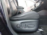 パワーシート搭載。微妙な調整が手軽にでき、ピッタリなポジションで運転することが可能です。