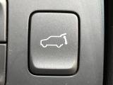 【パワーバックドア】スマートキーや運転席のボタンを押すだけでリアゲートが自動で開閉します!荷物を持っている時や、高い位置にあるバックドアを閉める際に便利な機能です♪