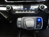 オートエアコンを装備しています。室内の温度を設定すると、センサーが室温を感知して、温度、風量を自動的にコントロールし、快適な空間にしてくれます。