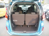 6人乗車時のラゲッジスペースです。開口部が広いので荷物を出し入れラクラクです。