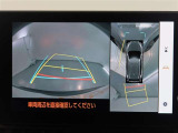 パノラミックビューモニター付きです。車両を上から見たような映像をモニター画面に表示。運転席からの目視では見にくい、車両周辺の状況をリアルタイムでしっかり確認できます。