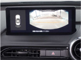 【バックカメラ】駐車が苦手な方でも安心してお乗りいただけます。リバース連動で画面が切り替わるのでとっても便利です。今や後方確認の必須アイテムですよね。