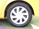 純正のホイールキャップが足元を飾ります!タイヤサイズは155/65R14になります。