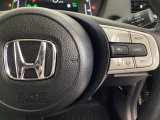 ハンドルにHondaセンシング系のクルーズコントロールやレーンキープアシストなどの操作スイッチが装備されています。ハンドルから手を離さず安全に操作できます。