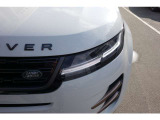 日中でも薄暗い場所や天気が悪いときに、オートヘッドランプが点灯していることで、他の車両や歩行者に自車の存在を知らせやすくなります。これが事故防止に寄与します。