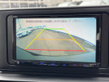 【バックカメラ】駐車時に後方がリアルタイム映像で確認できます。大型商業施設や立体駐車場での駐車時や、夜間のバック時に大活躍!運転スキルに関わらず、今や必須となった装備のひとつです!