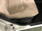 痛みの出やすい運転席シートの角、フロアマット、座面、ともに良好です