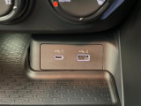 【USB端子】USB接続もついていますので携帯などの電子機器の充電にも使えて便利です♪