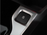 【Sモード】スイッチオンでスポーティな走行を!エンジンのトルク感を活かしたレスポンスの良い走りに。