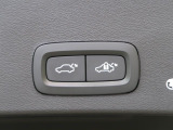【パワーバックドア】スマートキーや運転席のボタンを押すだけでリアゲートが自動で開閉します!荷物を持っている時や、高い位置にあるバックドアを閉める際に便利な機能です。