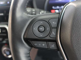 便利なステアリングスイッチ付きでナビに目をやらなくても音量調整等が可能です。