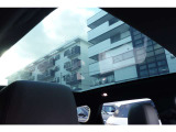 サンルーフは車の外観にもアクセントを加えることができます。特に大きなサンルーフやパノラマサンルーフ(全景タイプ)は、車のデザインにスタイリッシュな要素を追加し、車全体の高級感や魅力を引き立てます。
