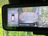 【マルチアラウンドモニター】専用のカメラにより、上から見下ろしたような視点で360度クルマの周囲を確認することができます☆死角部分も確認しやすく、狭い場所での切り返しや駐車もスムーズに行えます。