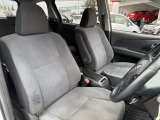 運転席シート廻りは使用感も少なく、良好な状態となっています。前オーナー様が丁寧に使っていたことがよくわかりますね。