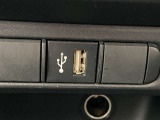 こちらのクルマはUSB接続コネクタも装備されています♪
